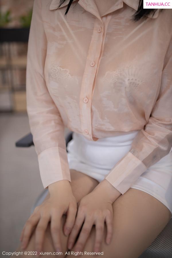 安然Maleah  [XiuRen]高清写真图 2022.12.06 No.5960 安然anran 短裙美腿第23张图片
